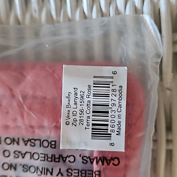 Vera Bradley Quilted Zip ID Laynard - Picture 4 of 4